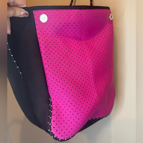 Stylish Black and Pink Neoprene Star Tote Bag with zip pouch - Picture 4 of 6